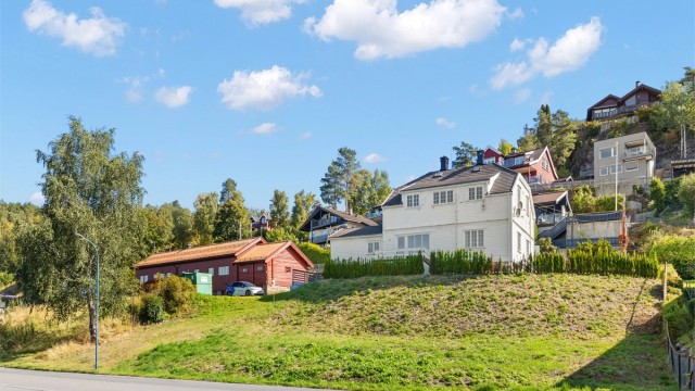 Innholdsrik enebolig over tre plan med idyllisk beliggenhet like ved Maridalsvannet.
Foto: Løvås Foto