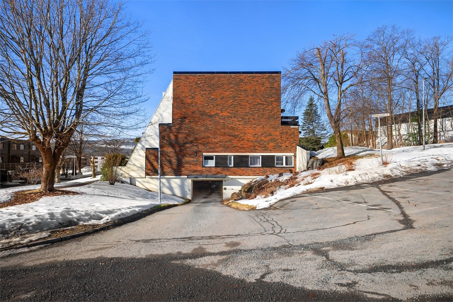 Parkering under blokken