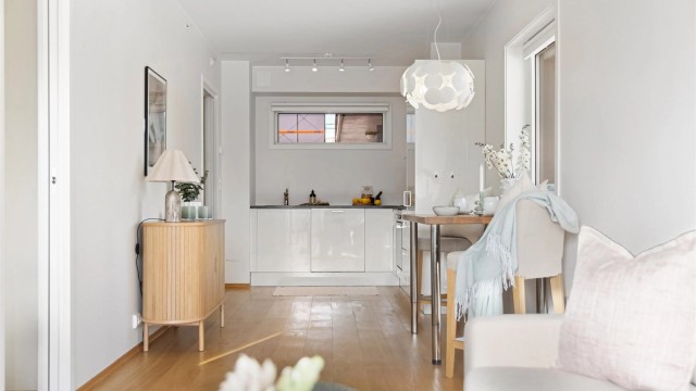 Leiligheten har vannbåren gulvvarme som gir et godt inneklima