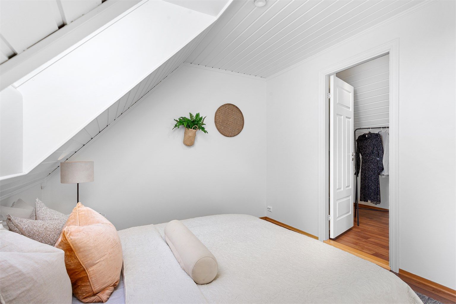 Soverom 1 med adkomst til bod
