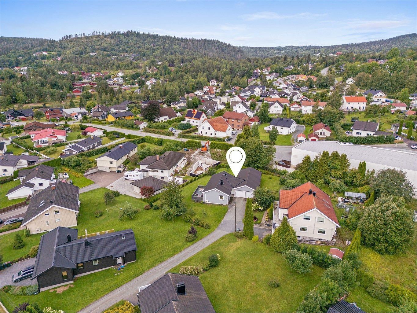 Beliggende i enden av en blindvei (kun 3 boliger bruker veien)