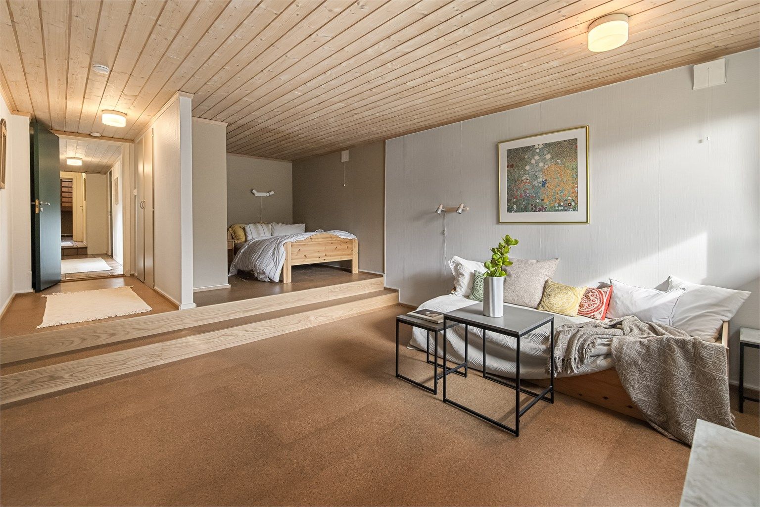 Kjellerstue/ soverom. [ Ikke godkjent til varig opphold eller omsøkt/bruksendret. ]