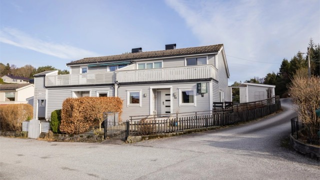 Christer Haugen inviterer deg til visning på dette flotte rekkehus - Huset grenser til idyllisk vann og har garasje