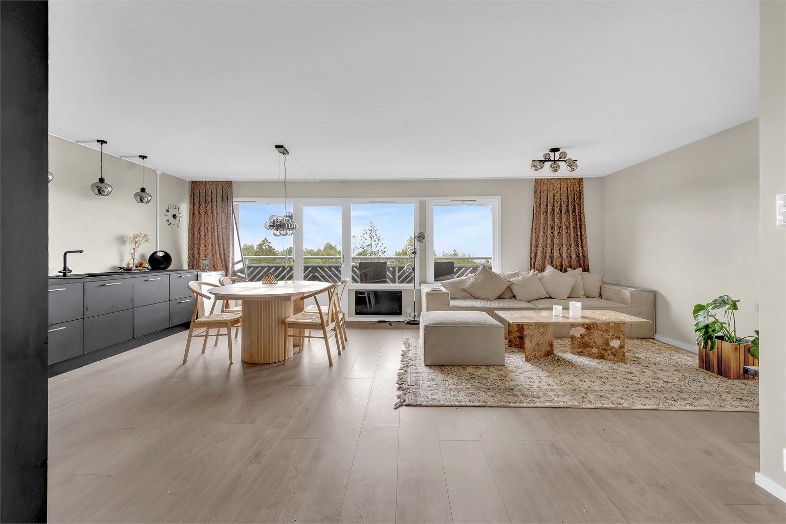 Velkommen til Ove Jensens vei 12 - Presenteres av Eiendomsmegler Sarvajuthan Mahalingam v/Krogsveen! 