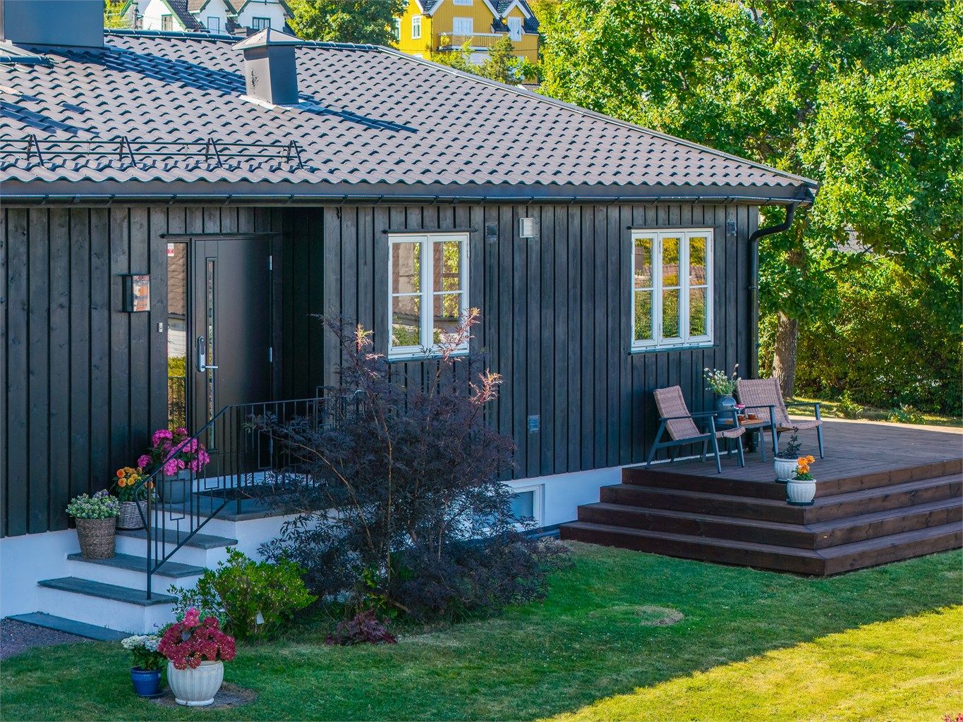 Eiendommen ligger fint til i et etablert og barnevennlig boligstrøk på Teie i Færder kommune. 
