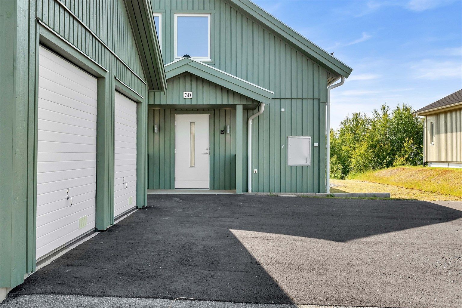 Velkommen inn! Inngangspartiet er ryddig og presentabelt. 