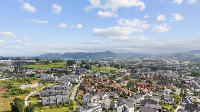 Kort vei til både sentrumstjenester i Sandnes og flotte naturområder.