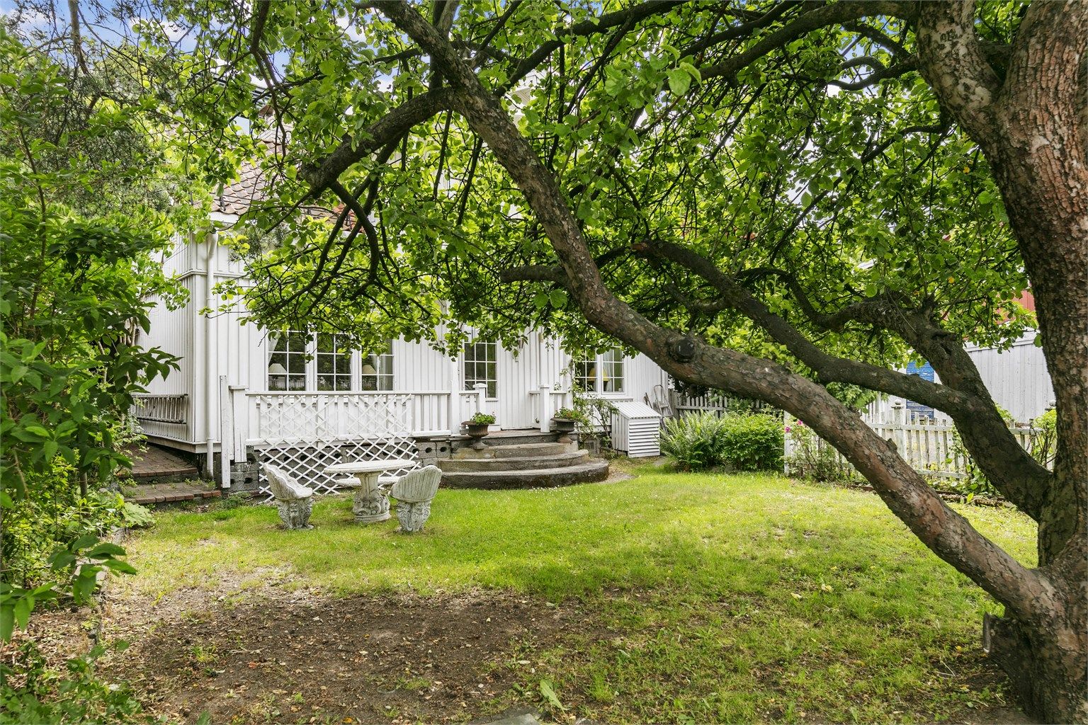 Eksklusiv bruksrett til naturlig tomteareal for hver bolig sikres i seksjoneringen med tilleggsdel til de respektive seksjonene. 
