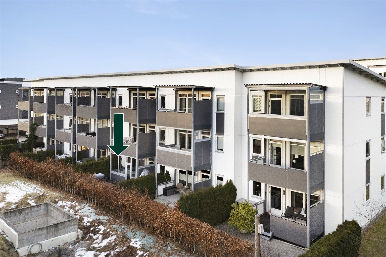 Leiligheten ligger fint til med trappefri adkomst og sydvendt hovedorientering i et populært sameie og kort veg til Moa