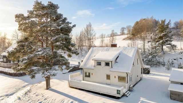 Velkommen til Hofsfossveien 103. Foto Zovenifra.no
