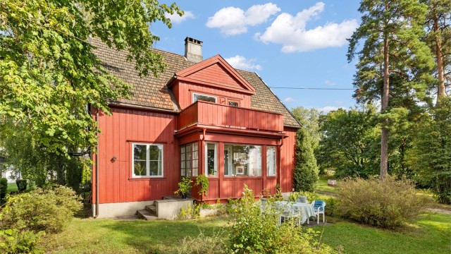 Hagen byr på flere usjenerte soner for lek og rekreasjon, med god plass til sittegrupper.