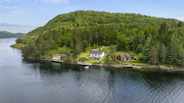 Beliggenhet med umiddelbar nærhet til skjærgården.