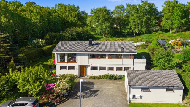 Finn André Hovde v/ Krogsveen Eiendomsmegling presenterer Grønndalsveien 7