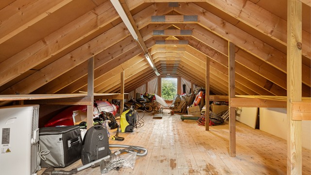 Stort lagringsloft over garasjen