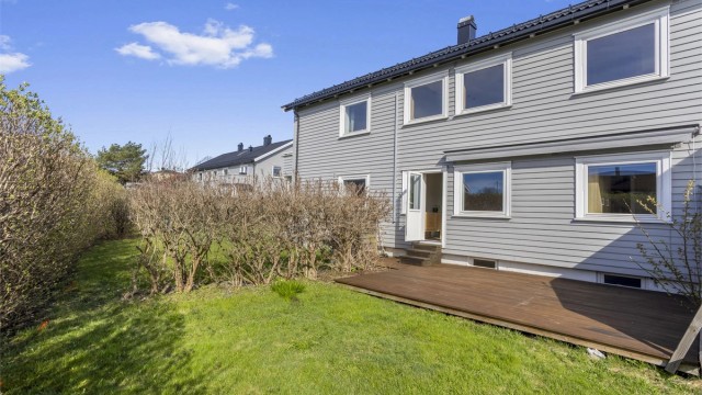 Leiligheten har svært god lagringsplass med to boder i kjelleren og en på loftet