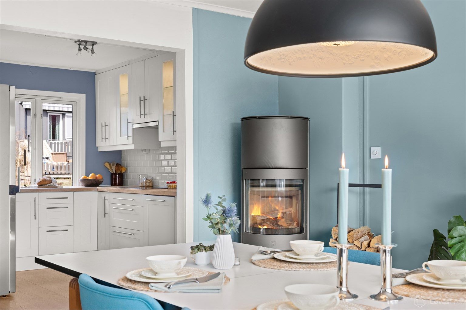 Peisovn for ekstra varme og hygge. Pipeløpet ble rehabilitert med stålrør i 2026