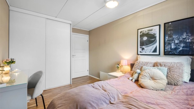 Her er det også god plass til en garderobeløsning for oppbevaring.