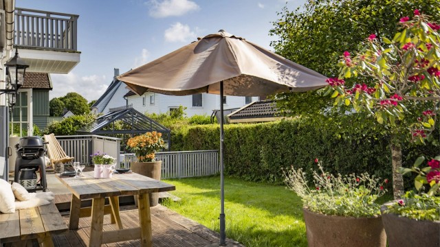 Eiendommen ligger på Vestre Platå, et veletablert og rolig boligområde som kombinerer en tilbaketrukket atmosfære med umiddelbar nærhet til Stavanger sentrum.