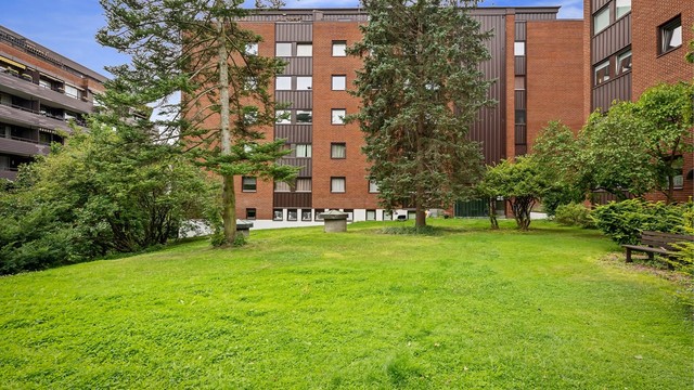Eiendommen har en attraktiv beliggenhet med store, grønne fellesarealer og umiddelbar nærhet til Frognerparken.