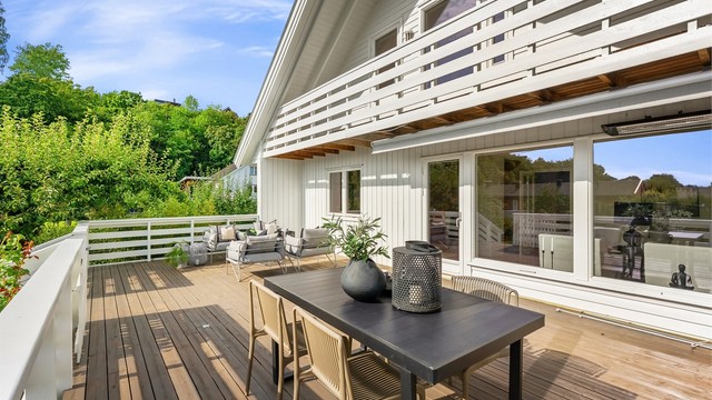 Terrassen på 39 m² har direkte utgang fra stuen.
