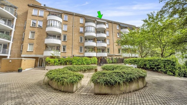 Velkommen til Pilestredet 53B - meget pent møblert 4-roms toppleiliighet med balkong og garasje med el-lader.