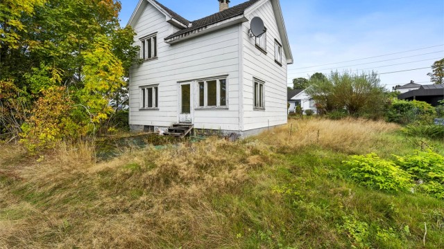Renoveringsobjekt med eiertomt på 773 kvm i populært boligområde på Borgestad. Foto: A7 media