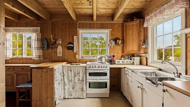 Takbjelkene gir huset et sjarmerende preg.