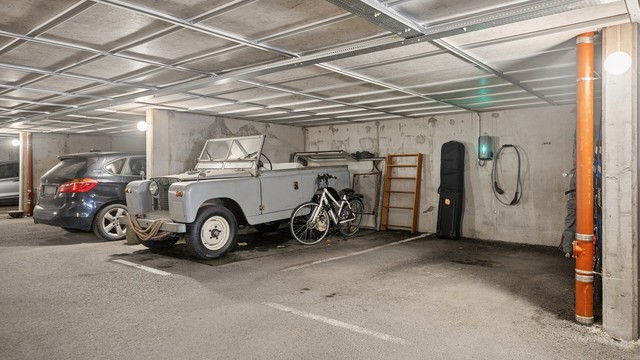 Garasjeplass med elbillader