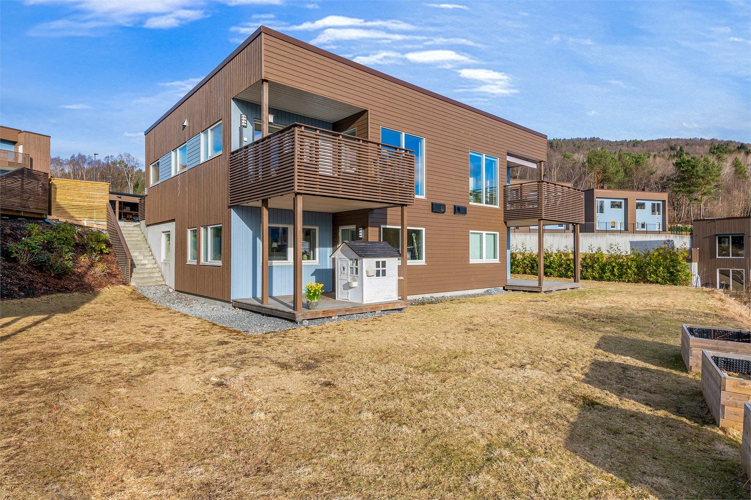 Velkommen til Ludvikplassen 5B! En nyere og innholdsrik halvpart av tomannsbolig fra 2020 presentert av Eiendomsmegler/Daglig leder Preben Willmann