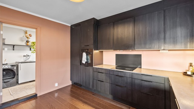 Fra kjøkkenet er det kort vei til vaskerommet.