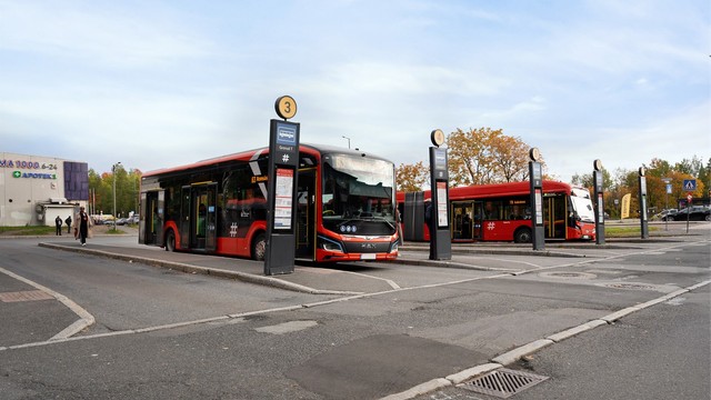 Grorud bussterminal har også hyppige avganger i flere retninger og utfyller T-banen godt. Det gjør det enkelt å leve et fleksibelt liv uten bil.