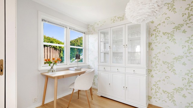 Kontorrom med inngang fra spisestuen