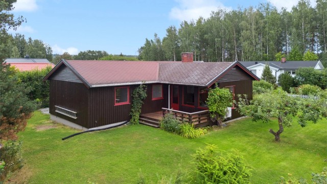 Teglvegen 13 - Eldre enebolig med flott beliggenhet og alle rom på ett plan.