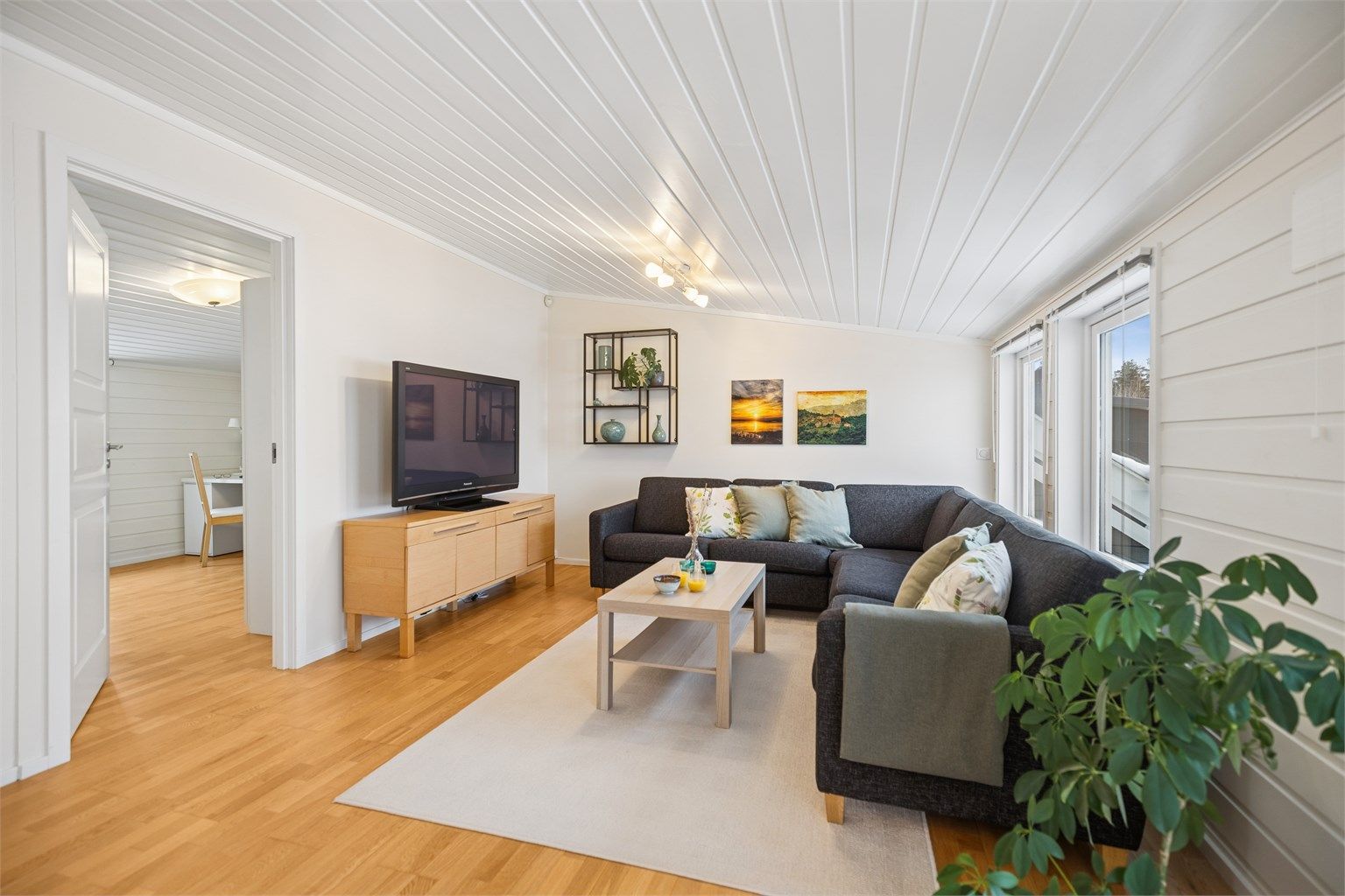 Loftstuen er et glimrende ekstra oppholdsrom som kan brukes til lek, moro, tv-titting eller bare å slappe av.