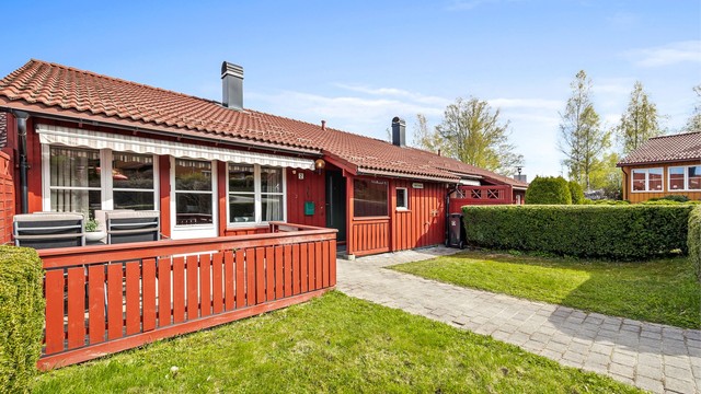 Adkomst til boligens overbygde inngangsparti