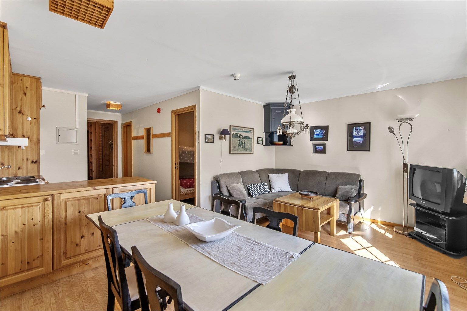 Arealeffektiv leilighet i 2. etasje med romslig balkong