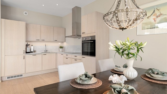 For ekstra trygghet er kjøkkenet utstyrt med komfyrvakt og automatisk vannstopper