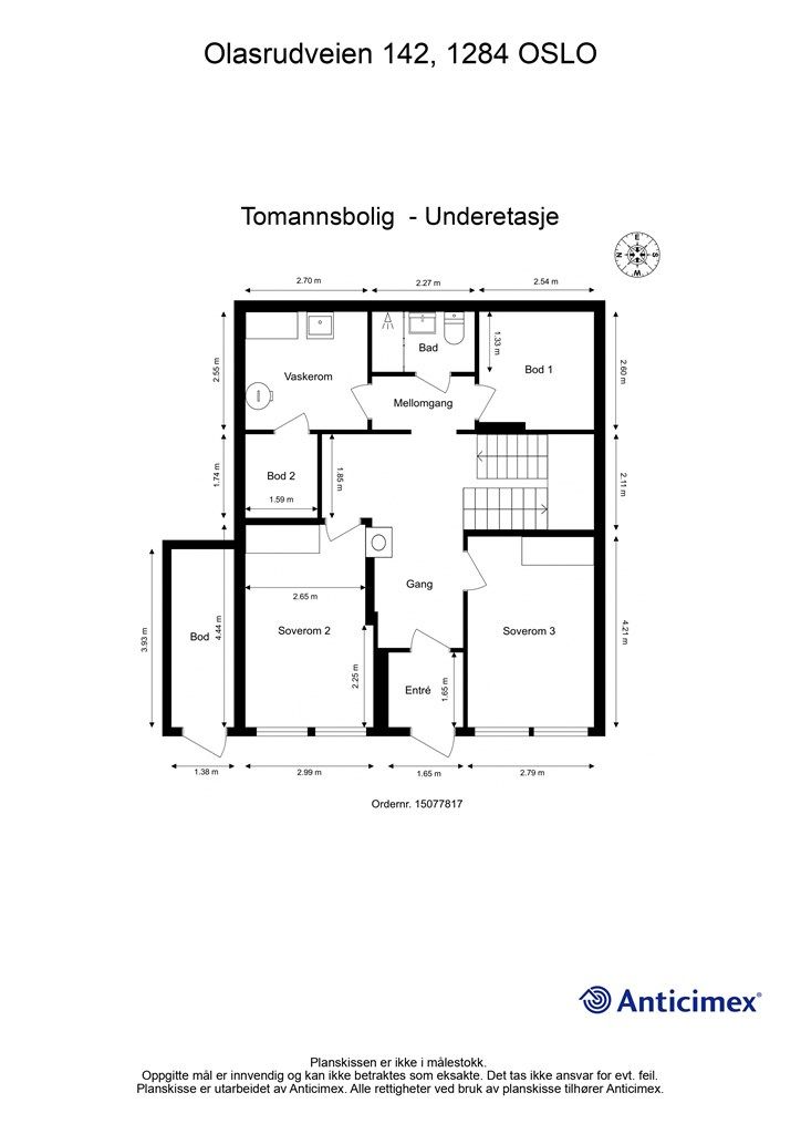 Underetasjen rommer entré og gang, bad, vaskerom, to soverom og to praktiske boder.