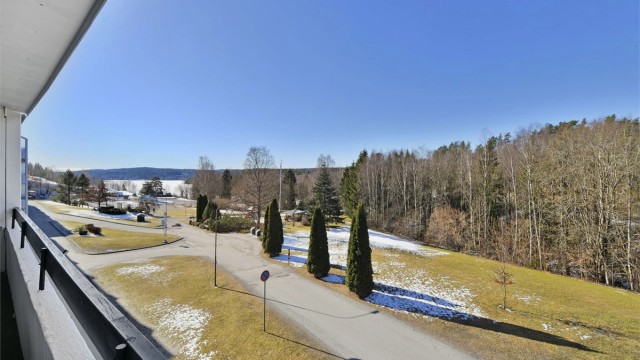 Sebastian Håbesland v/Krogsveen presenterer Slalåmveien 5A - vestvendt balkong - høyt og fritt beliggende med lite/ingen innsyn - flott utsikt