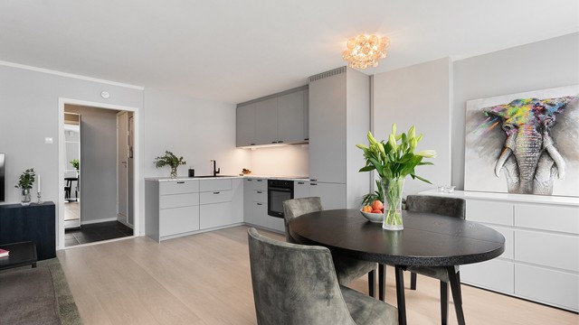 En helhetlig og arealeffektiv sone for matlaging, måltider og avslapning.