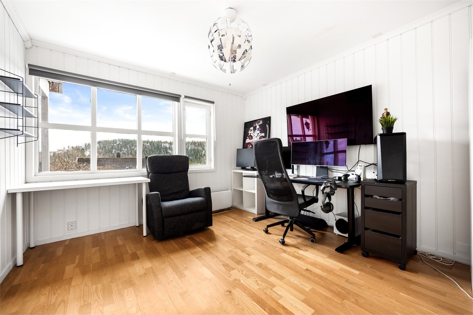 Deler av soverom 2 og det tidligere klesrommet er bygget om til et ekstra baderom.