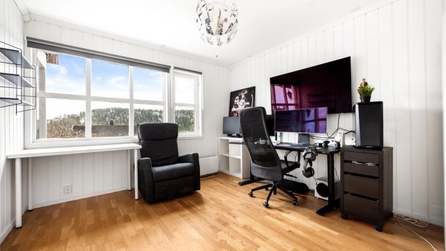 Deler av soverom 2 og det tidligere klesrommet er bygget om til et ekstra baderom.