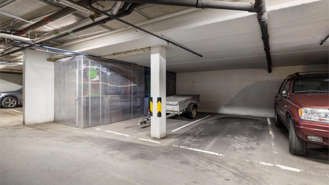 Det medfølger en parkeringsplass i felles, lukket og oppvarmet garasjeanlegg - det er lagt opp infrastruktur til elbil-lader