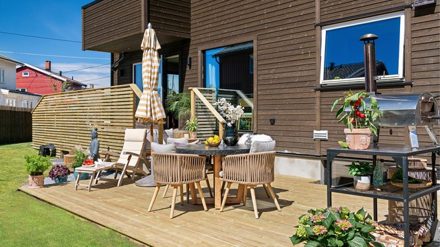 Rålekker og idyllisk familiebolig med utgang til markterrasse og solrik hage (Foto: Synne Dahl)