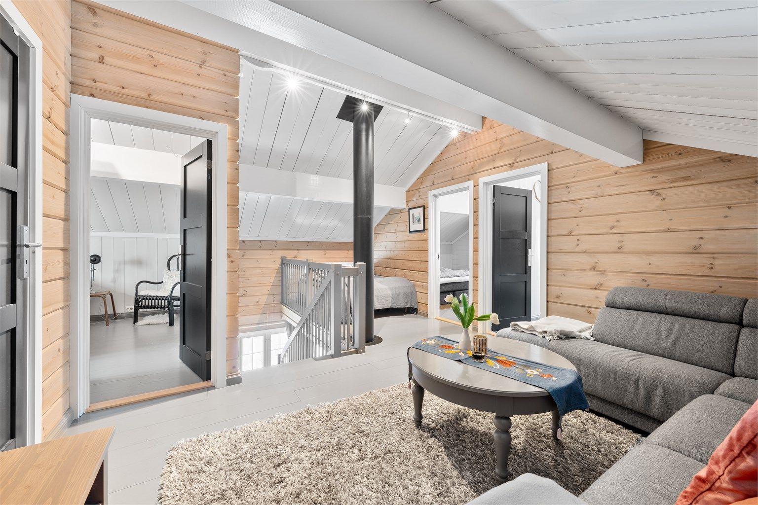 Loftstue med plass til koselig tvkrok