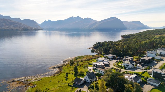 Kort vei til flotte turområder på Emblemsfjellet og friområdet på Emblemssanden.