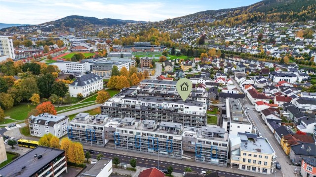 Drammensbadet sentralt på Marienlyst har helårsanlegg med badeland og treningstilbud.