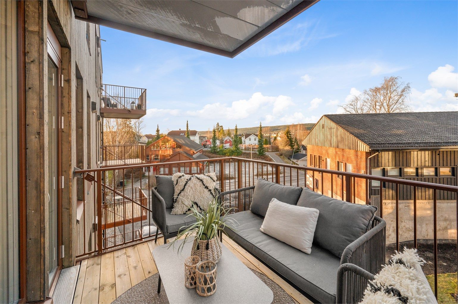 Tom Martinsen v/ Eiendomsmegler Krogsveen har gleden av å presentere Bekkedroga 14! Foto: Peter Futo/Cool Pics AS