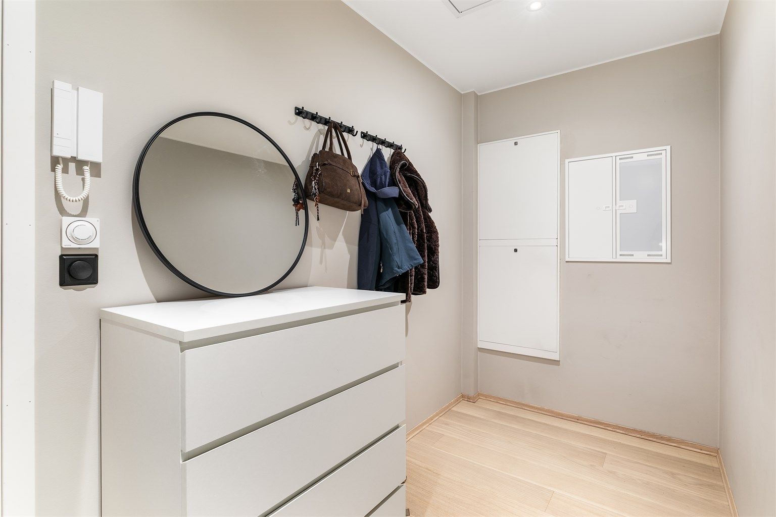 I entreen er det som i soverommet mulighet for å montere en praktisk skyvedørsgarderobe.