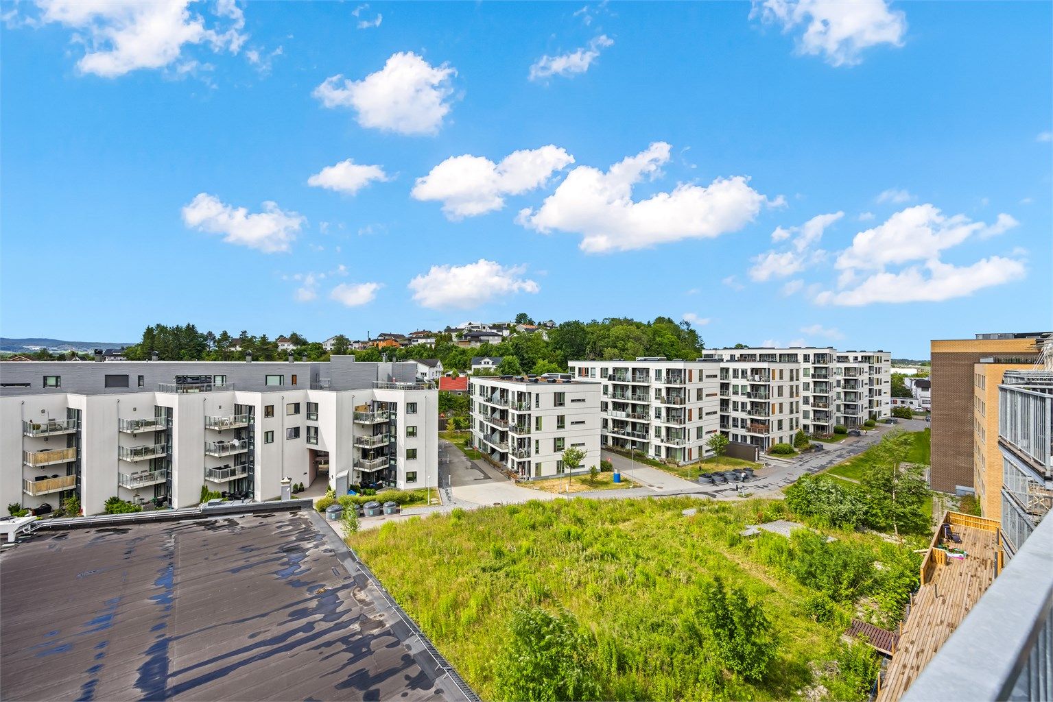 Sykkel- og gangvei inn til Lillestrøm sentrum går rett utenfor eiendommen.